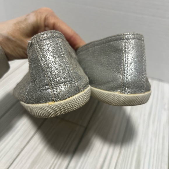 Frye Melanie Slip On Flat Sneaker Loafer Sz 7.5 Women Silver Metallic - Picture 6 of 7